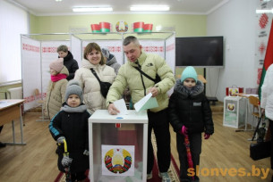 Процесс голосования на Красноармейском участке № 6 четко организован