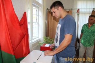 За первый час голосования в день выборов на Тополевом участке № 13 проголосовало около 50 человек