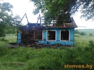 В Гоньках от пожара пострадал нежилой дом