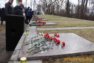 Слонимчане почтили память погибших жителей сожженных в годы Великой Отечественной войны деревень 
