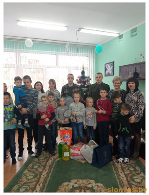 Военный комиссариат принял участие в новогодней акции «Наши дети»