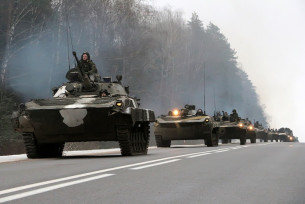 Подразделение гвардейской бригады совершает марш в ходе слаживания войск Беларуси и России