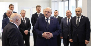 “Меня уговаривали продать и закрыть предприятия”. Александр Лукашенко рассказал, как и зачем Беларусь сохранила свою микроэлектронику
